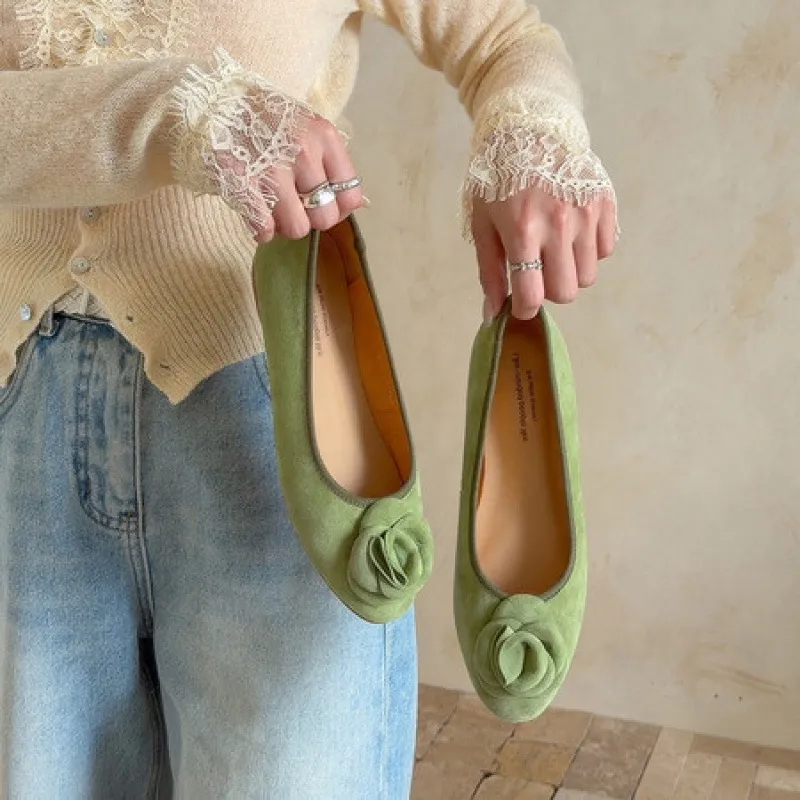 Springtime low-cut floral flat comfortable women's shoes in blue, red, and green