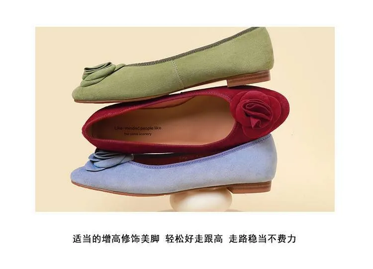 Springtime low-cut floral flat comfortable women's shoes in blue, red, and green