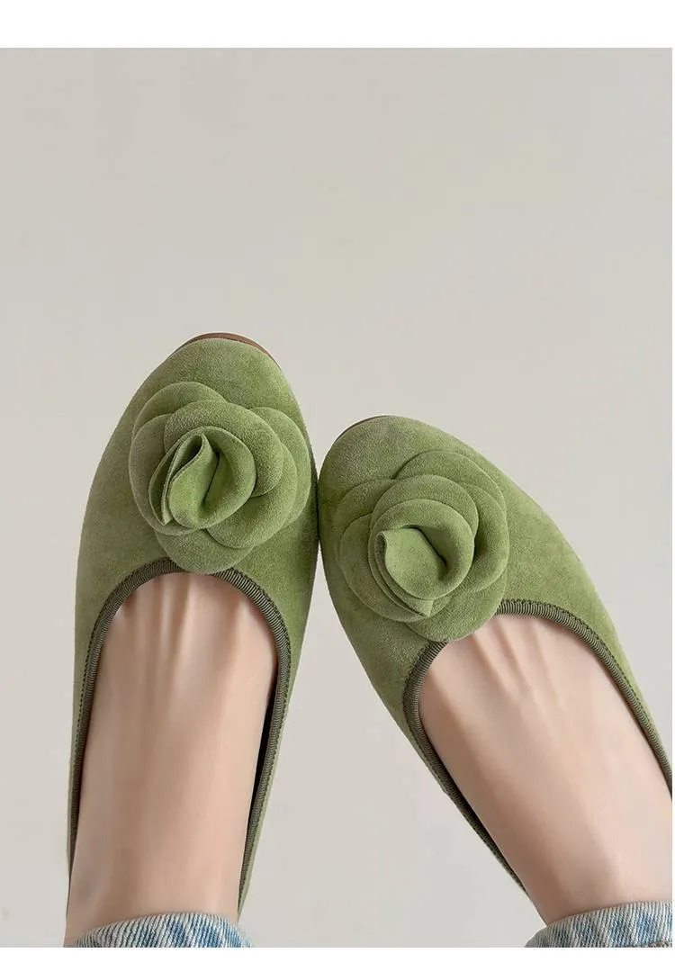Springtime low-cut floral flat comfortable women's shoes in blue, red, and green