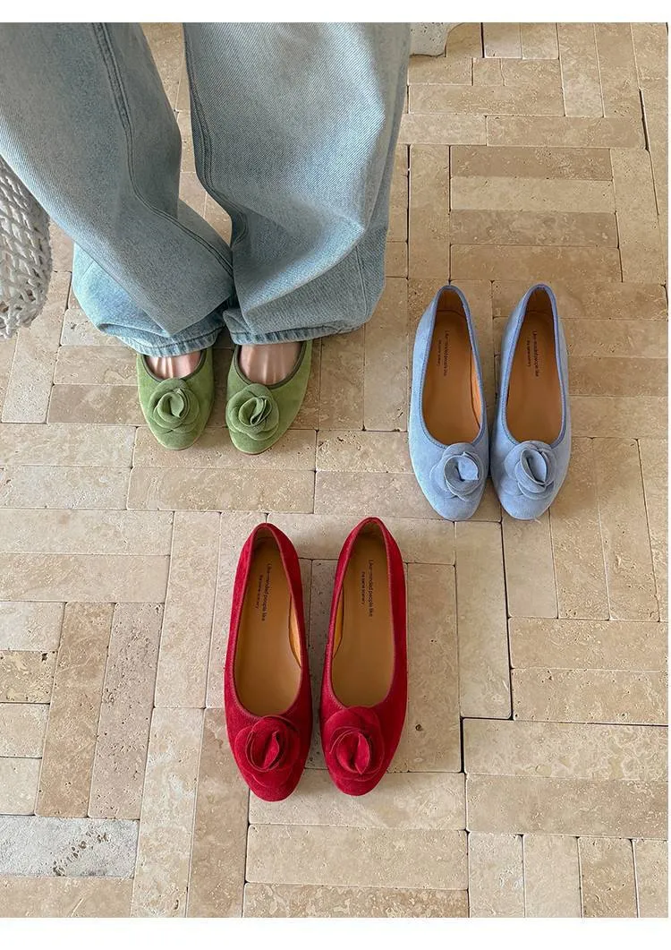 Springtime low-cut floral flat comfortable women's shoes in blue, red, and green