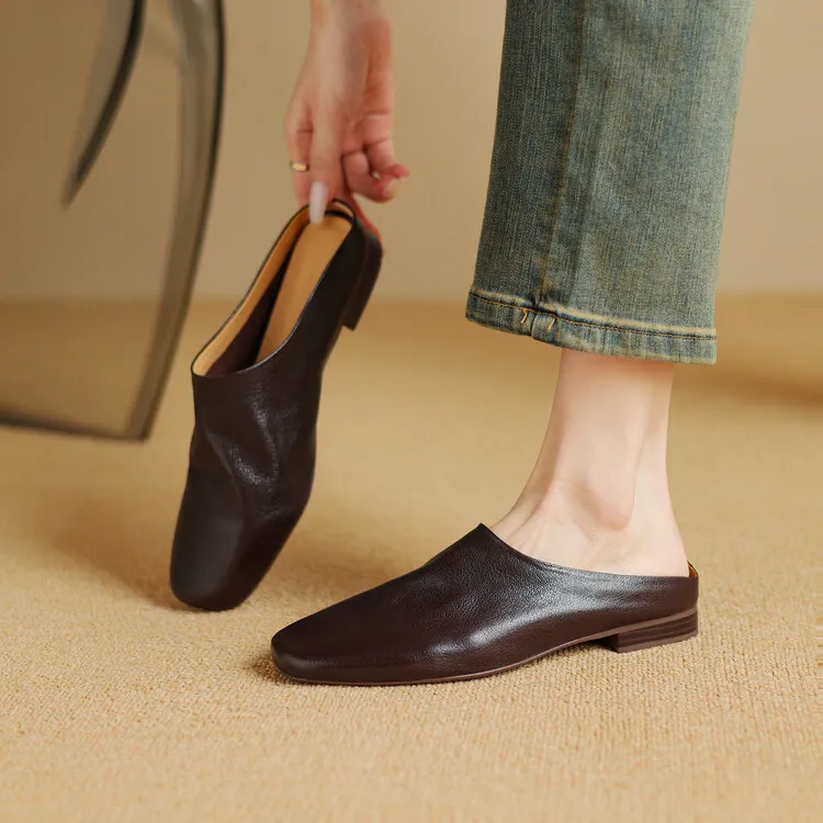 Women's soft leather closed-toe slip-on mules, summer outerwear sheepskin sandals, square toe, flat sole, slip-on style.