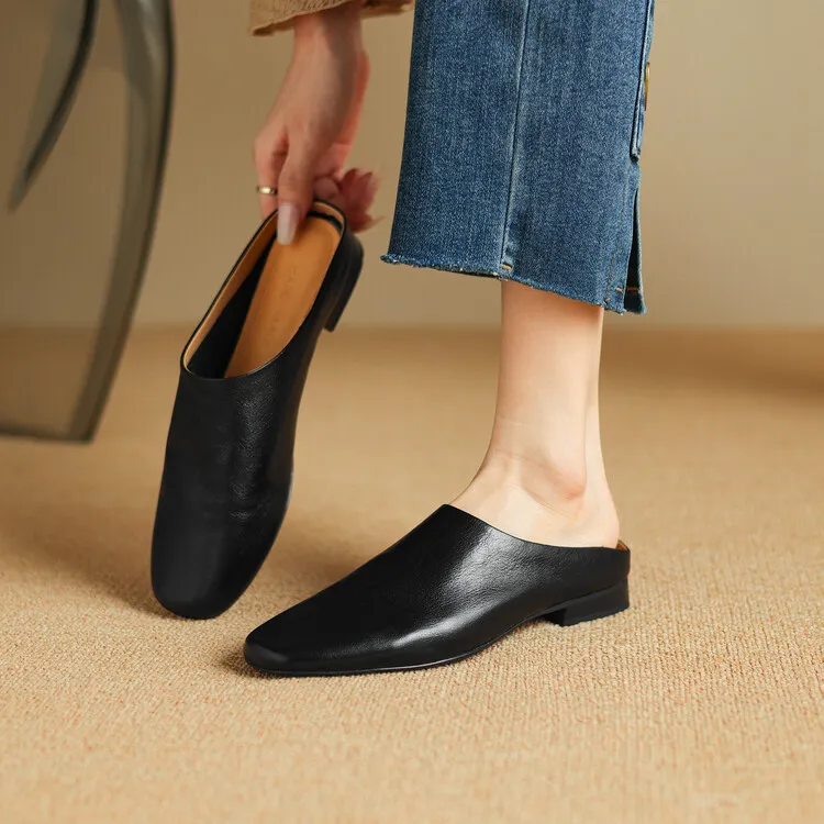 Women's soft leather closed-toe slip-on mules, summer outerwear sheepskin sandals, square toe, flat sole, slip-on style.