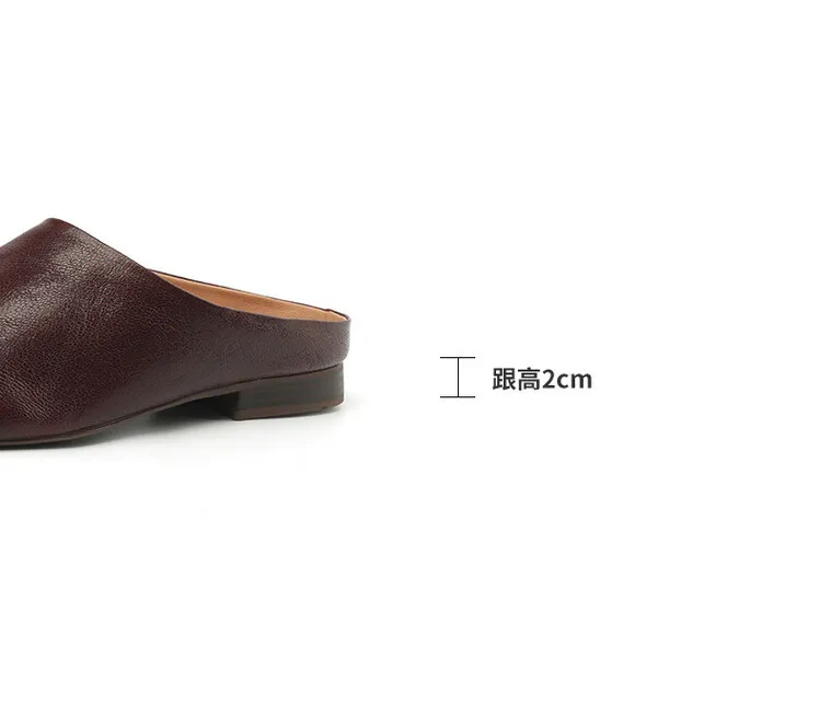 Women's soft leather closed-toe slip-on mules, summer outerwear sheepskin sandals, square toe, flat sole, slip-on style.