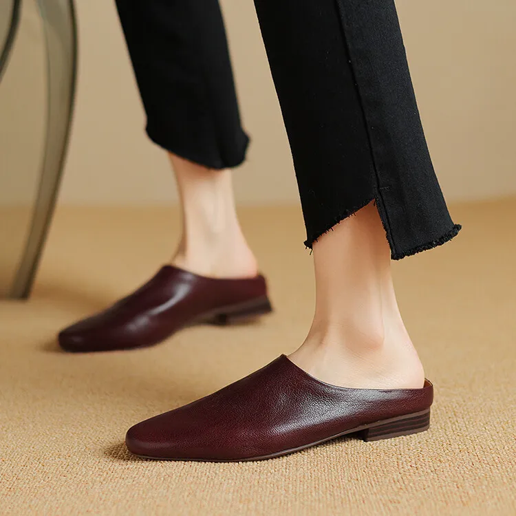 Women's soft leather closed-toe slip-on mules, summer outerwear sheepskin sandals, square toe, flat sole, slip-on style.