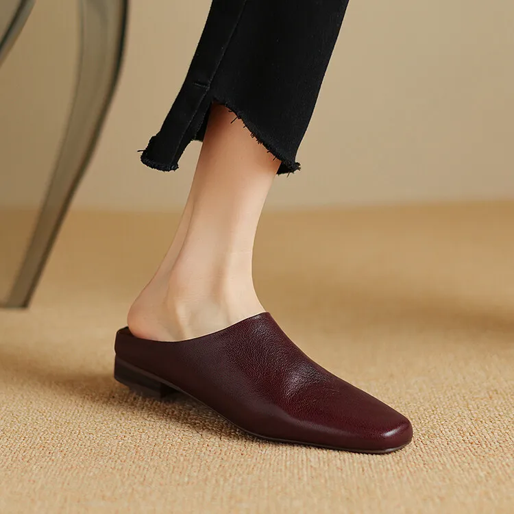 Women's soft leather closed-toe slip-on mules, summer outerwear sheepskin sandals, square toe, flat sole, slip-on style.