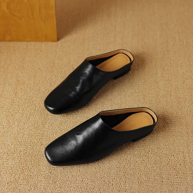 Women's soft leather closed-toe slip-on mules, summer outerwear sheepskin sandals, square toe, flat sole, slip-on style.