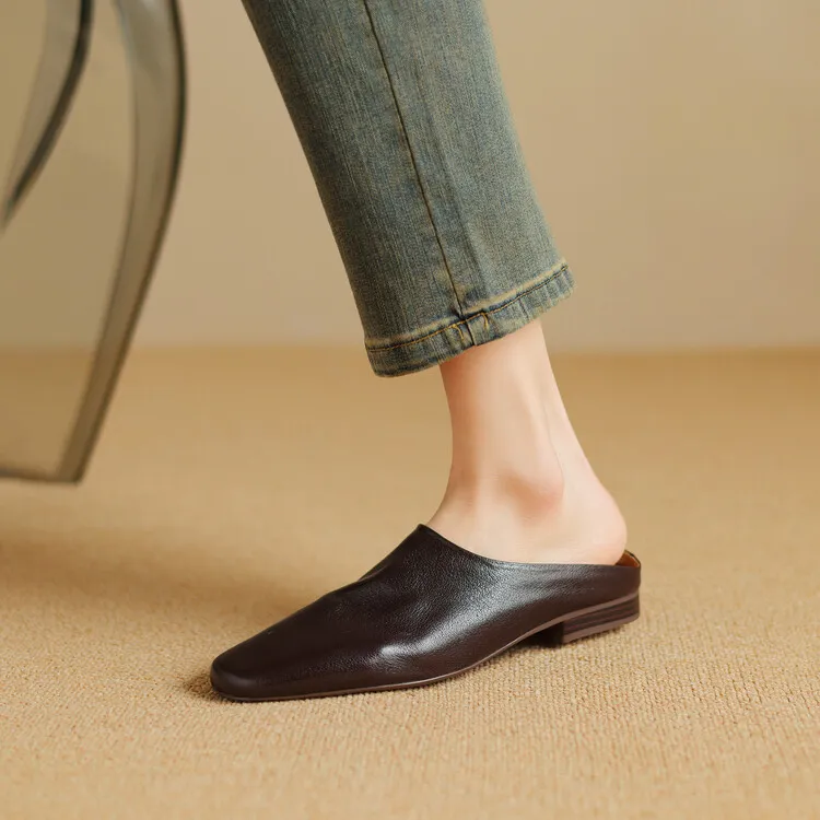 Women's soft leather closed-toe slip-on mules, summer outerwear sheepskin sandals, square toe, flat sole, slip-on style.