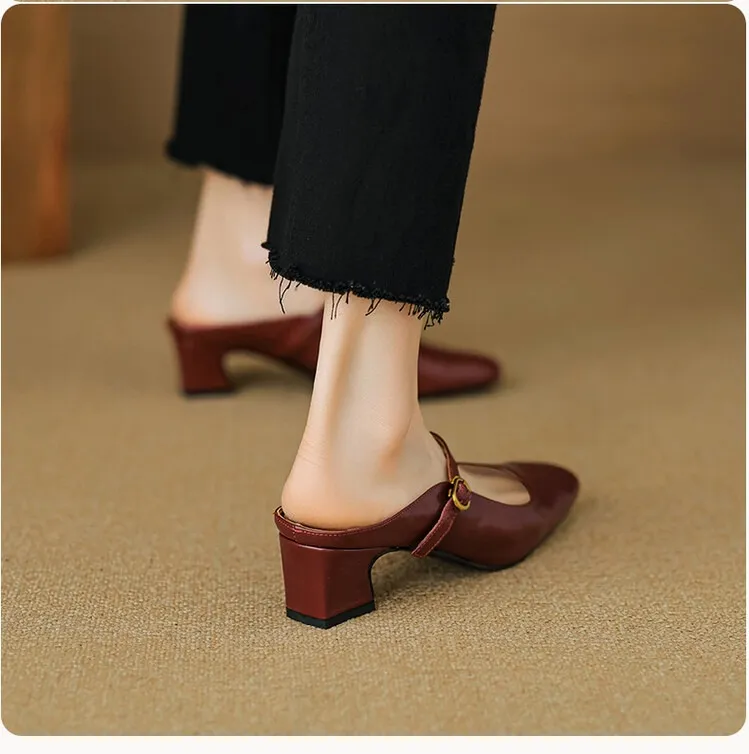 Comfortable and retro-style sheepskin open-back sandals, chunky heels, sheepskin closed-toe mules, Mary Jane shoes.