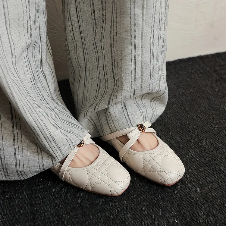 Spring single shoes, round toe, low heel, bow, sheepskin fashion women's shoes, 3-30b
