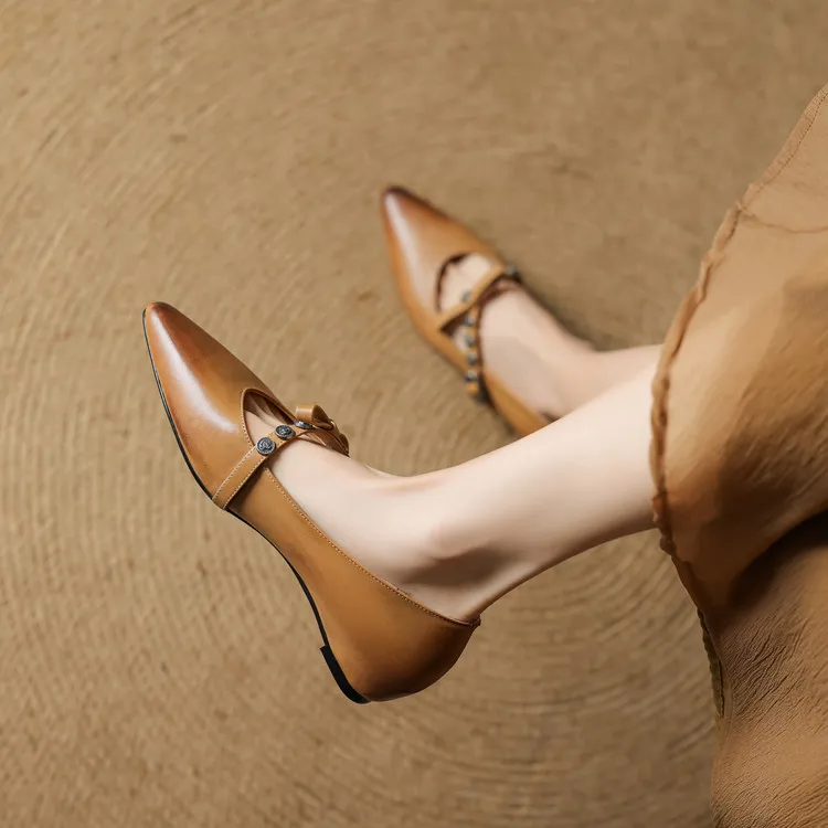 Spring single shoes, pointed toe, low heel, cowhide buckle, fashion women's shoes, size 4-2a, plus size 41.