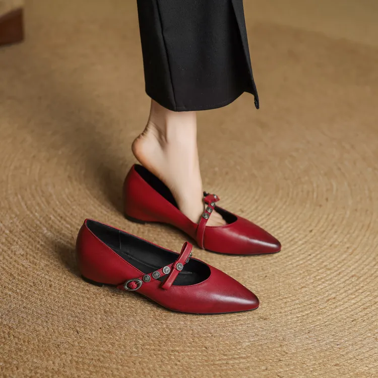 Spring single shoes, pointed toe, low heel, cowhide buckle, fashion women's shoes, size 4-2a, plus size 41.