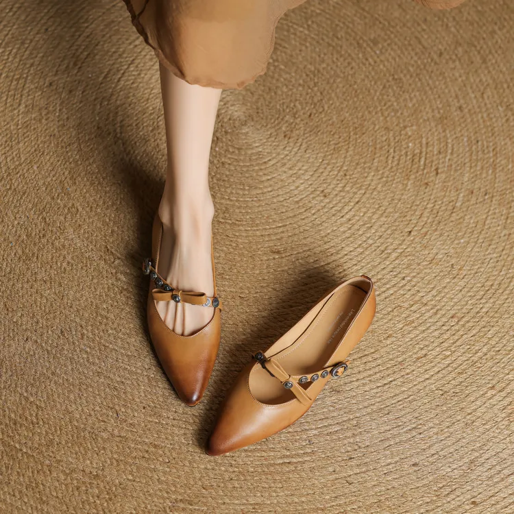 Spring single shoes, pointed toe, low heel, cowhide buckle, fashion women's shoes, size 4-2a, plus size 41.