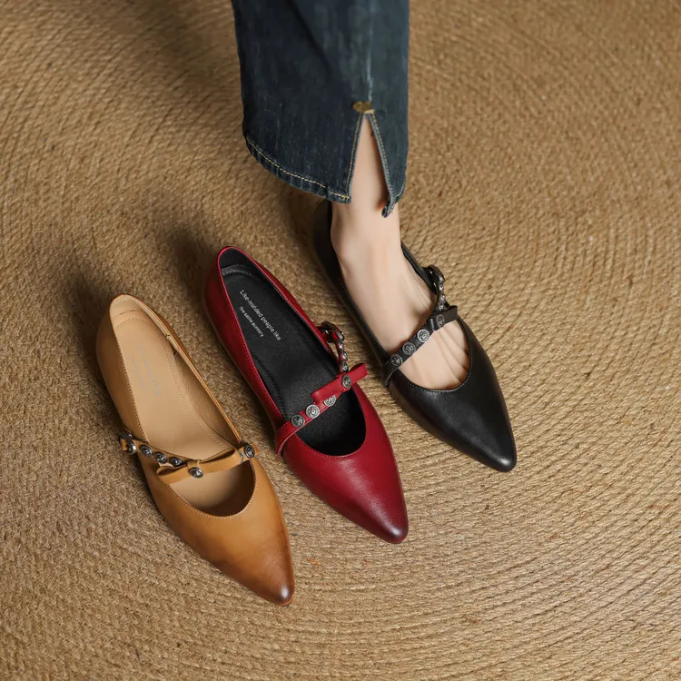 Spring single shoes, pointed toe, low heel, cowhide buckle, fashion women's shoes, size 4-2a, plus size 41.