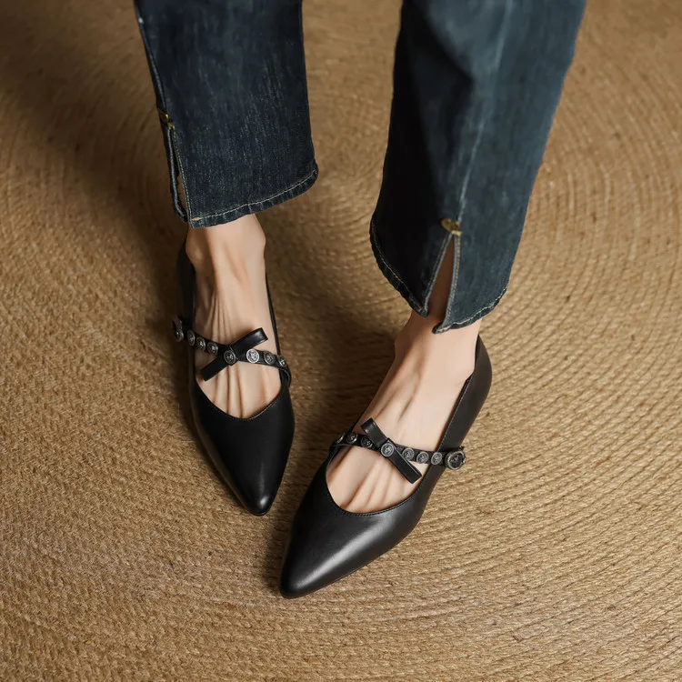 Spring single shoes, pointed toe, low heel, cowhide buckle, fashion women's shoes, size 4-2a, plus size 41.