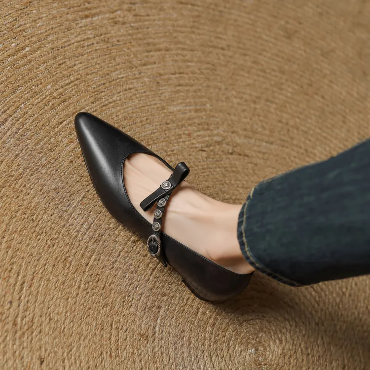 Spring single shoes, pointed toe, low heel, cowhide buckle, fashion women's shoes, size 4-2a, plus size 41.