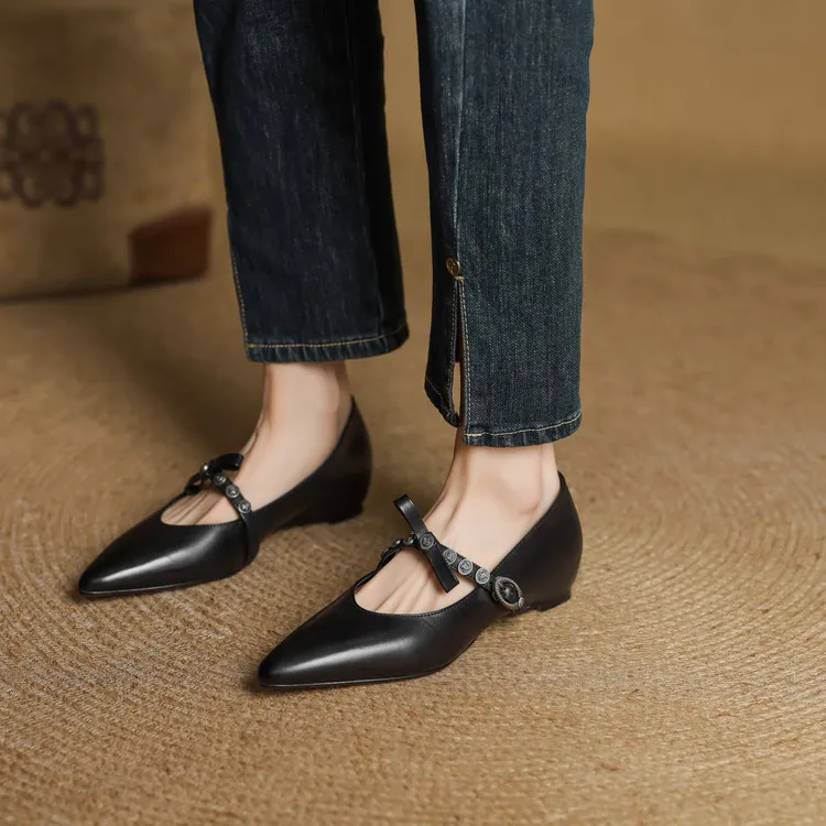 Spring single shoes, pointed toe, low heel, cowhide buckle, fashion women's shoes, size 4-2a, plus size 41.