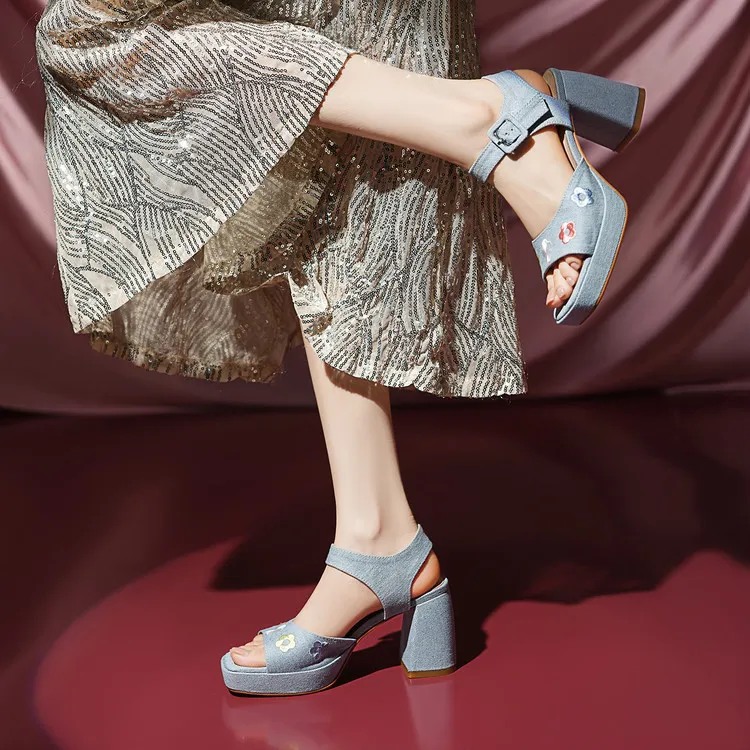 Summer sandals, thick-soled, chunky-heeled denim women's shoes, ages 4-6.