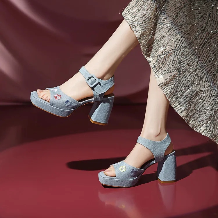 Summer sandals, thick-soled, chunky-heeled denim women's shoes, ages 4-6.