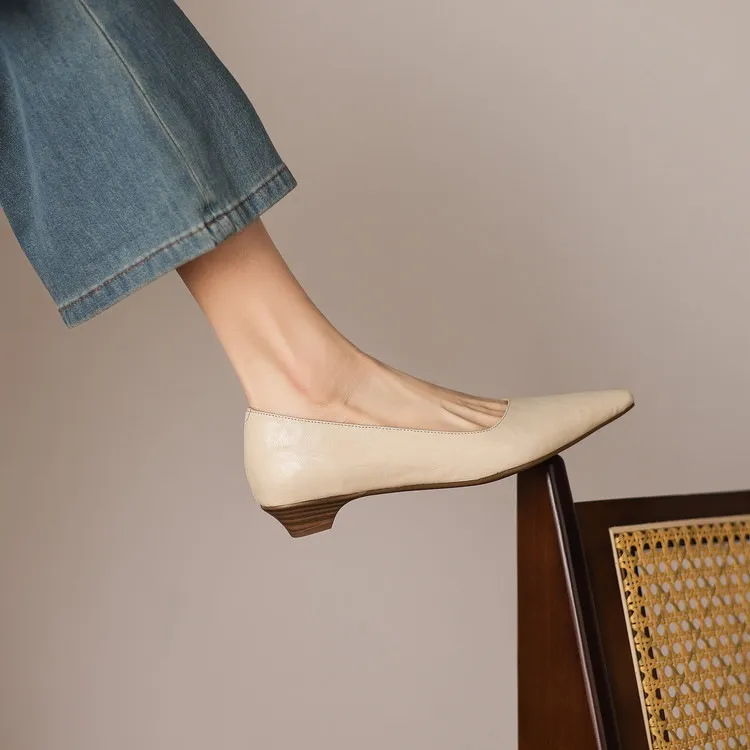 Korean style leather shoes, all inside and out, perfect for spring, summer and autumn. Pointed toe, low heel, comfortable, slimming, slanted opening. Available in 3 colors.