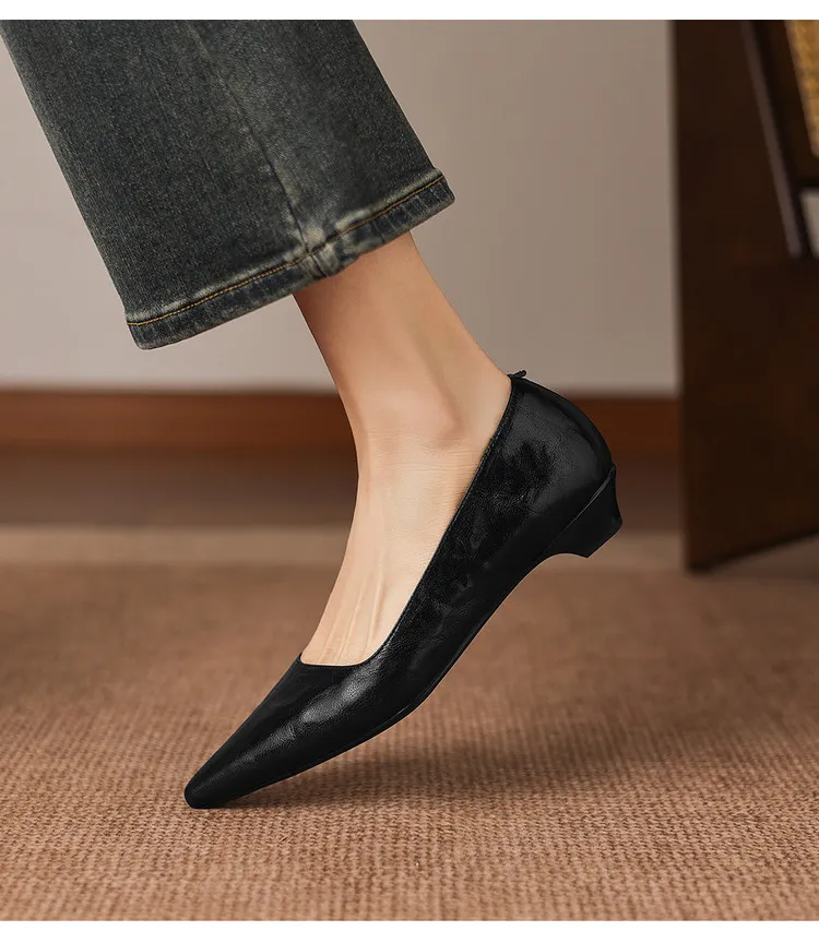 Korean style leather shoes, all inside and out, perfect for spring, summer and autumn. Pointed toe, low heel, comfortable, slimming, slanted opening. Available in 3 colors.