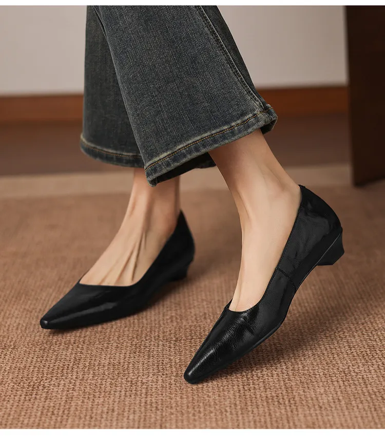 Korean style leather shoes, all inside and out, perfect for spring, summer and autumn. Pointed toe, low heel, comfortable, slimming, slanted opening. Available in 3 colors.