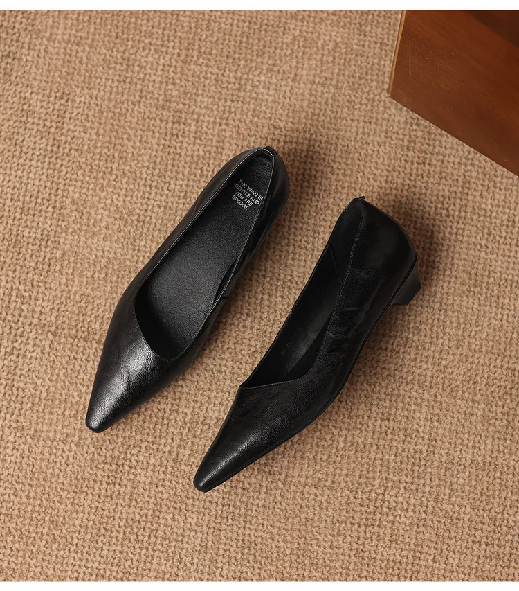 Korean style leather shoes, all inside and out, perfect for spring, summer and autumn. Pointed toe, low heel, comfortable, slimming, slanted opening. Available in 3 colors.