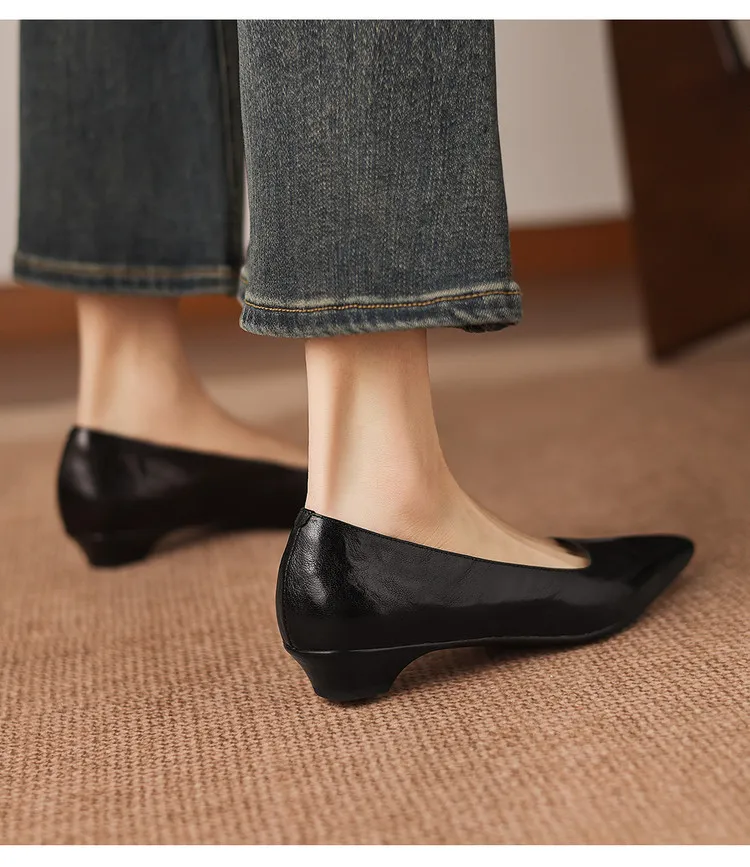 Korean style leather shoes, all inside and out, perfect for spring, summer and autumn. Pointed toe, low heel, comfortable, slimming, slanted opening. Available in 3 colors.