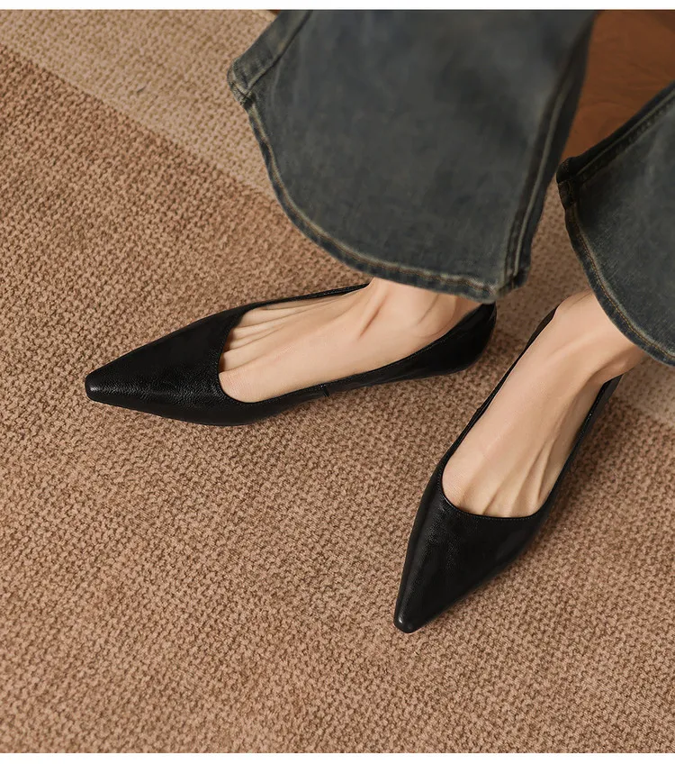 Korean style leather shoes, all inside and out, perfect for spring, summer and autumn. Pointed toe, low heel, comfortable, slimming, slanted opening. Available in 3 colors.