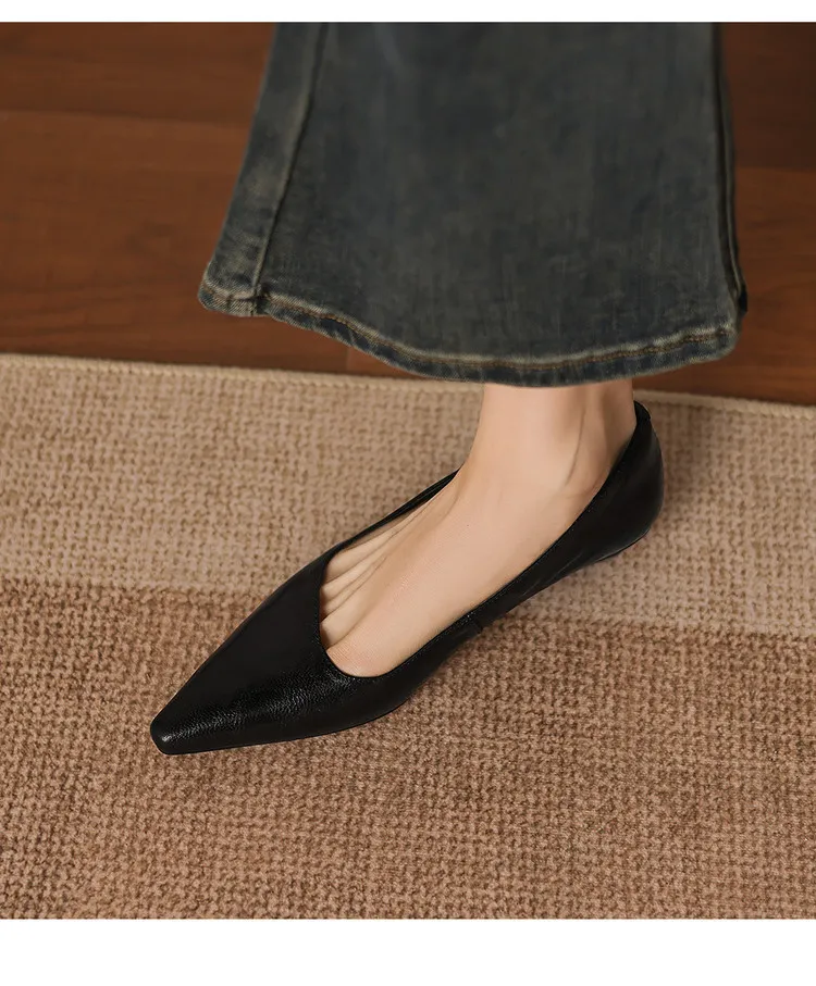 Korean style leather shoes, all inside and out, perfect for spring, summer and autumn. Pointed toe, low heel, comfortable, slimming, slanted opening. Available in 3 colors.
