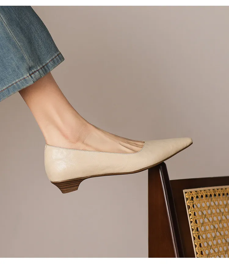 Korean style leather shoes, all inside and out, perfect for spring, summer and autumn. Pointed toe, low heel, comfortable, slimming, slanted opening. Available in 3 colors.
