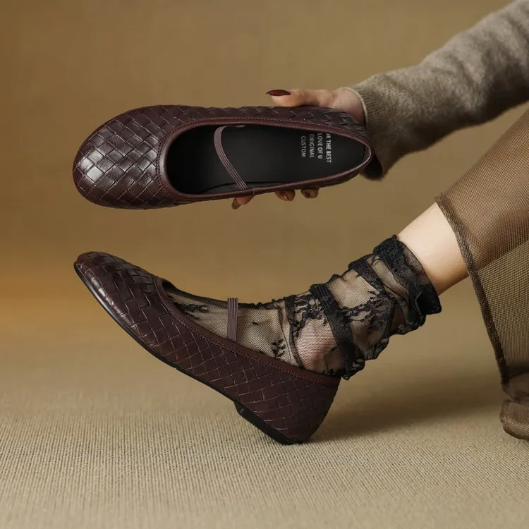 Spring and Autumn Genuine Leather Single Shoes, Round Toe, Flat, 1cm Retro Woven Texture, Women's Shoes, One Piece
