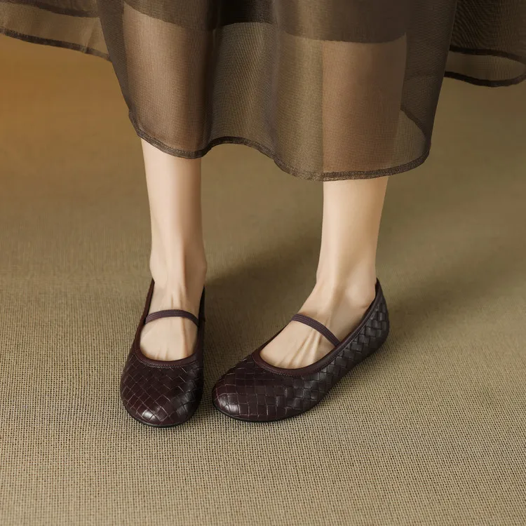 Spring and Autumn Genuine Leather Single Shoes, Round Toe, Flat, 1cm Retro Woven Texture, Women's Shoes, One Piece