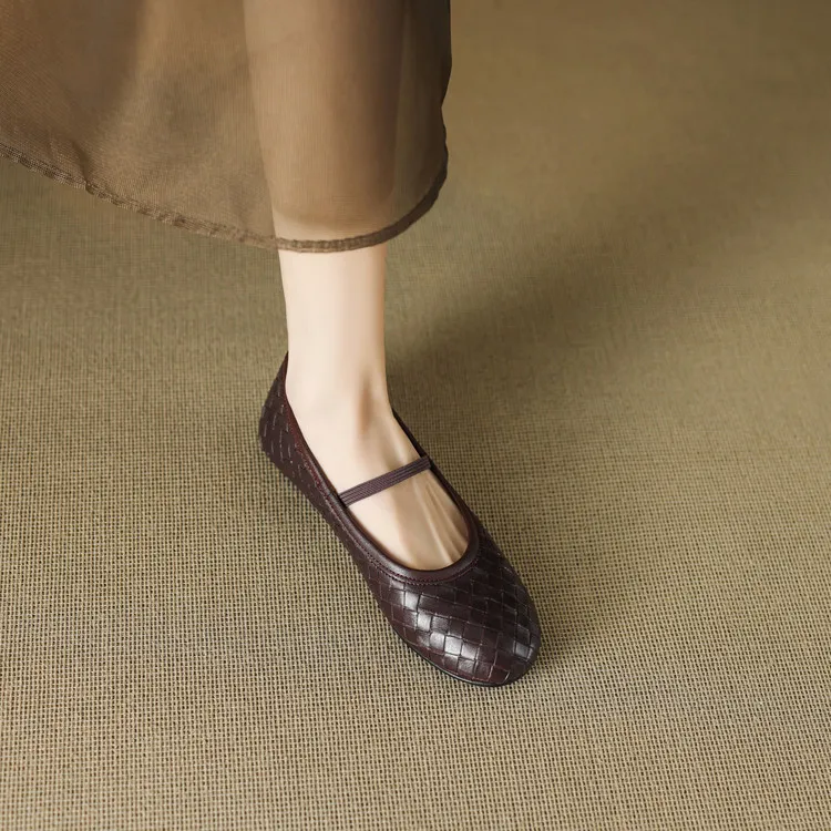Spring and Autumn Genuine Leather Single Shoes, Round Toe, Flat, 1cm Retro Woven Texture, Women's Shoes, One Piece