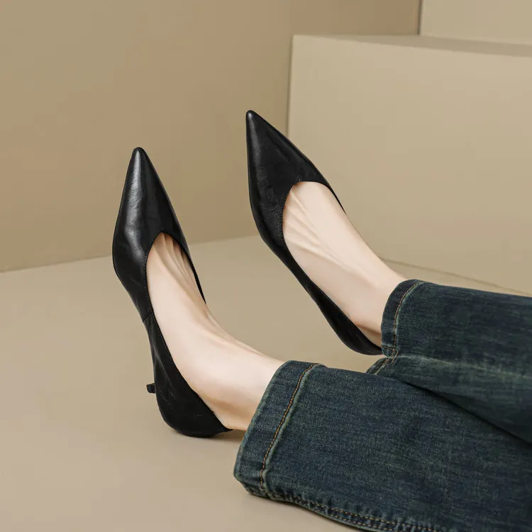Women's slip-on shoes, made entirely of leather inside and out, stylish and comfortable, made of top-grain sheepskin, pointed toe, kitten heel, elegant single shoes for spring and autumn.