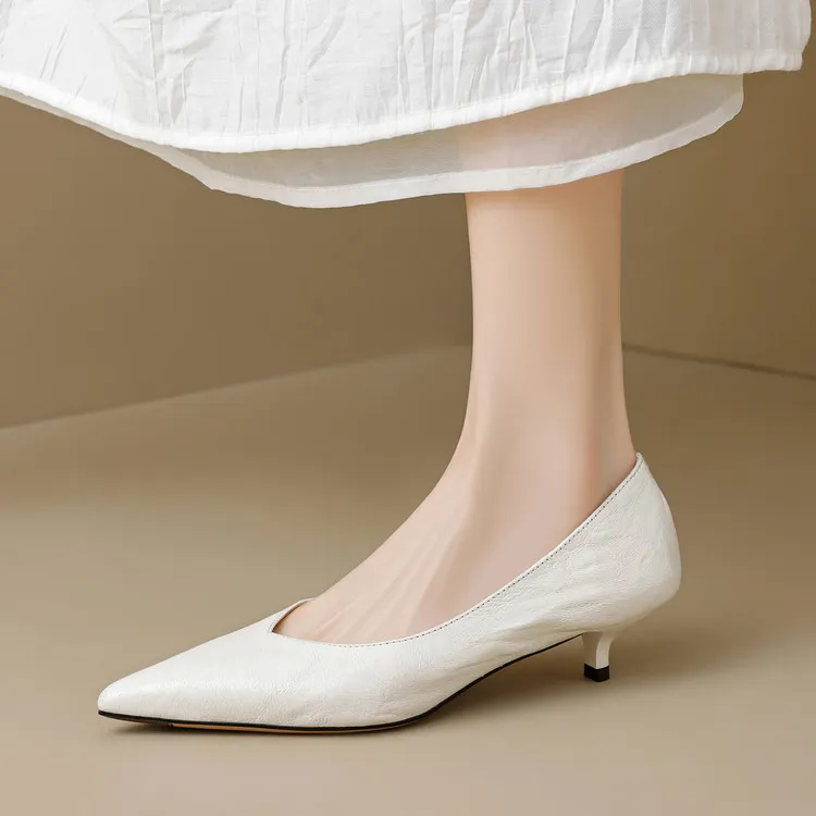 Women's slip-on shoes, made entirely of leather inside and out, stylish and comfortable, made of top-grain sheepskin, pointed toe, kitten heel, elegant single shoes for spring and autumn.