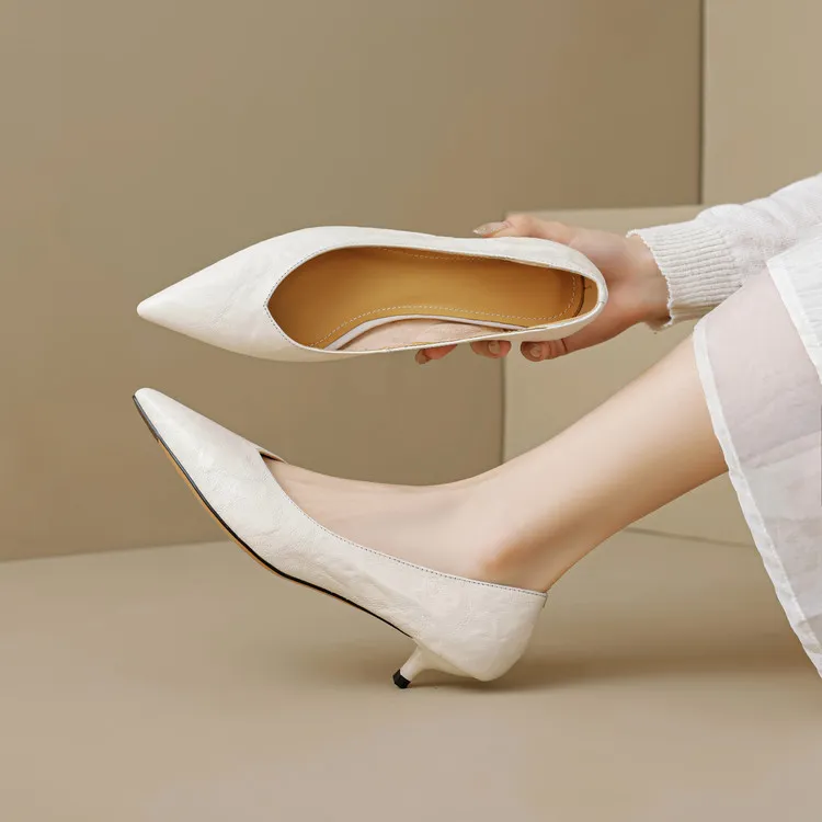 Women's slip-on shoes, made entirely of leather inside and out, stylish and comfortable, made of top-grain sheepskin, pointed toe, kitten heel, elegant single shoes for spring and autumn.