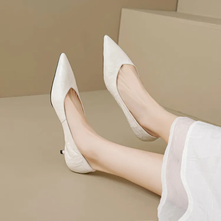 Women's slip-on shoes, made entirely of leather inside and out, stylish and comfortable, made of top-grain sheepskin, pointed toe, kitten heel, elegant single shoes for spring and autumn.