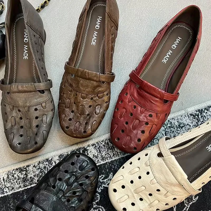 Summer and autumn openwork clogs, comfortable soft soles, slip-on casual breathable mom shoes, flat single shoes for women.