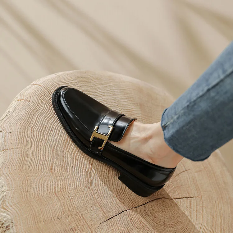 Fashionable Spring/Autumn Chunky Heel Low Heel Off-White Leather Korean Style Single Shoes Round Toe Metal Buckle Black Loafers 3-14n