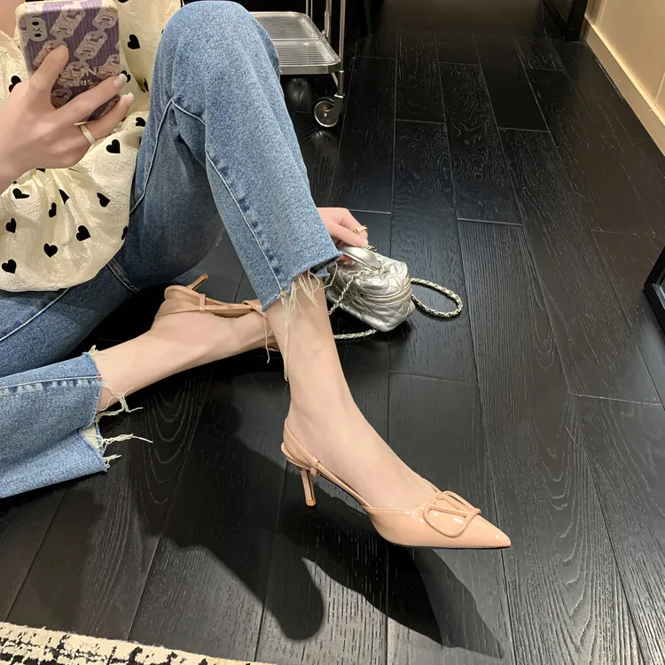 Pointed-toe V-buckle stiletto heel 4/6cm high women's shoes, fashionable backless closed-toe sandals, trendy and versatile fashion shoes 4-17f