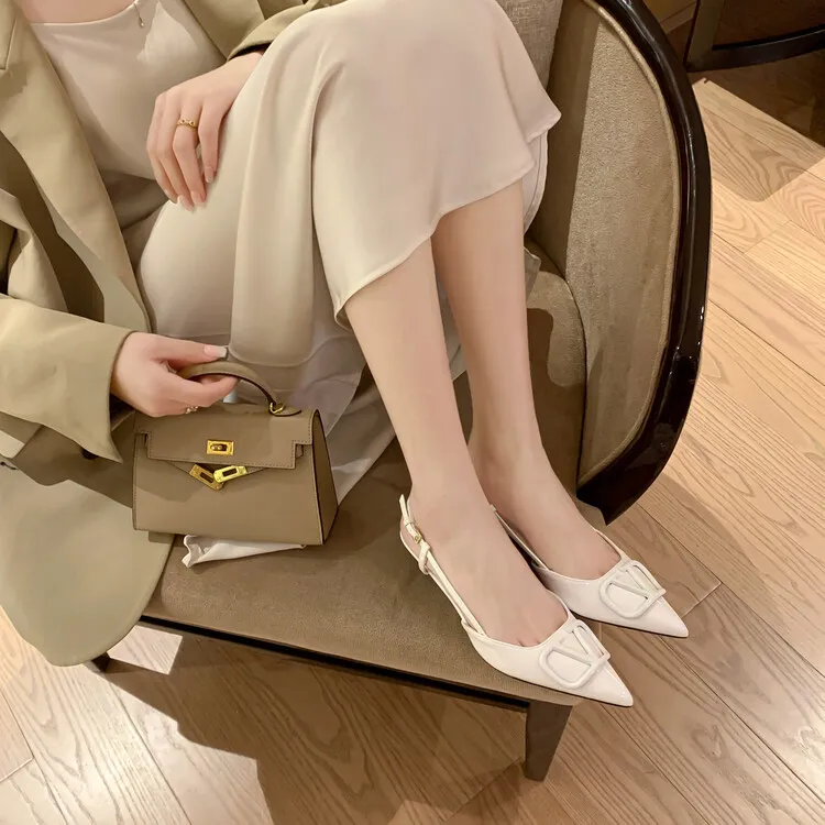 Pointed-toe V-buckle stiletto heel 4/6cm high women's shoes, fashionable backless closed-toe sandals, trendy and versatile fashion shoes 4-17f