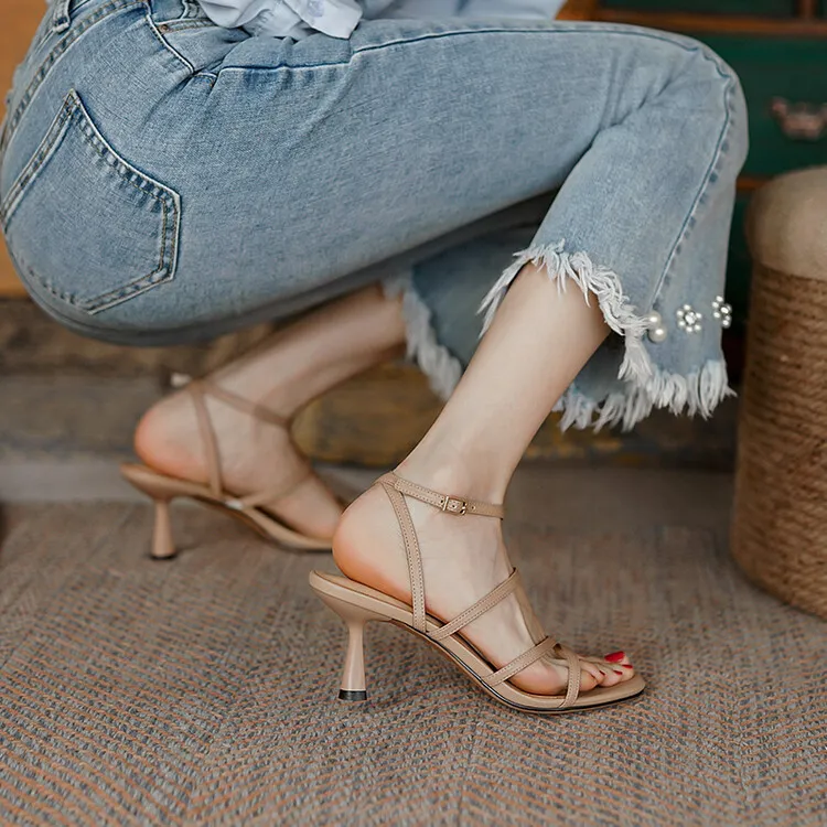 Fashionable Korean style open-toe sandals for women, summer stiletto heels, Roman style square toe high heels, 5-6 seconds.