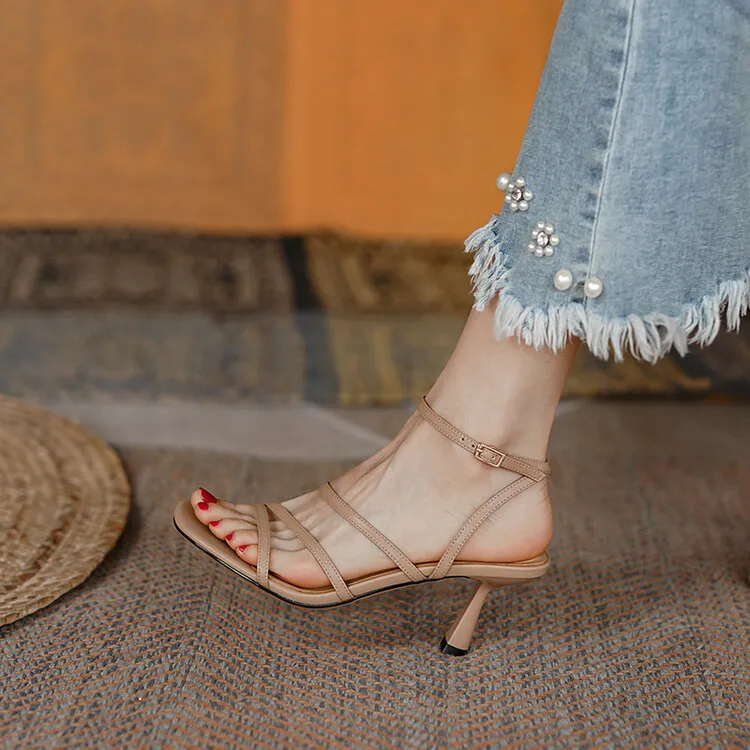 Fashionable Korean style open-toe sandals for women, summer stiletto heels, Roman style square toe high heels, 5-6 seconds.