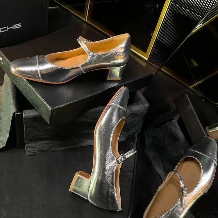 Chanel-style white Mary Jane shoes, color-blocked, low-cut, chunky heel, silver leather shoes, single strap, size 8-10.