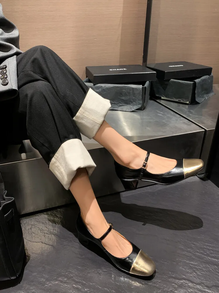 Chanel-style white Mary Jane shoes, color-blocked, low-cut, chunky heel, silver leather shoes, single strap, size 8-10.