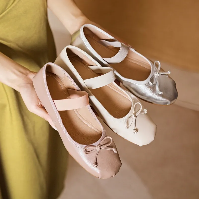 Stylish, soft, elegant ballet flats, perfect for spring and autumn, featuring round toes and bows.