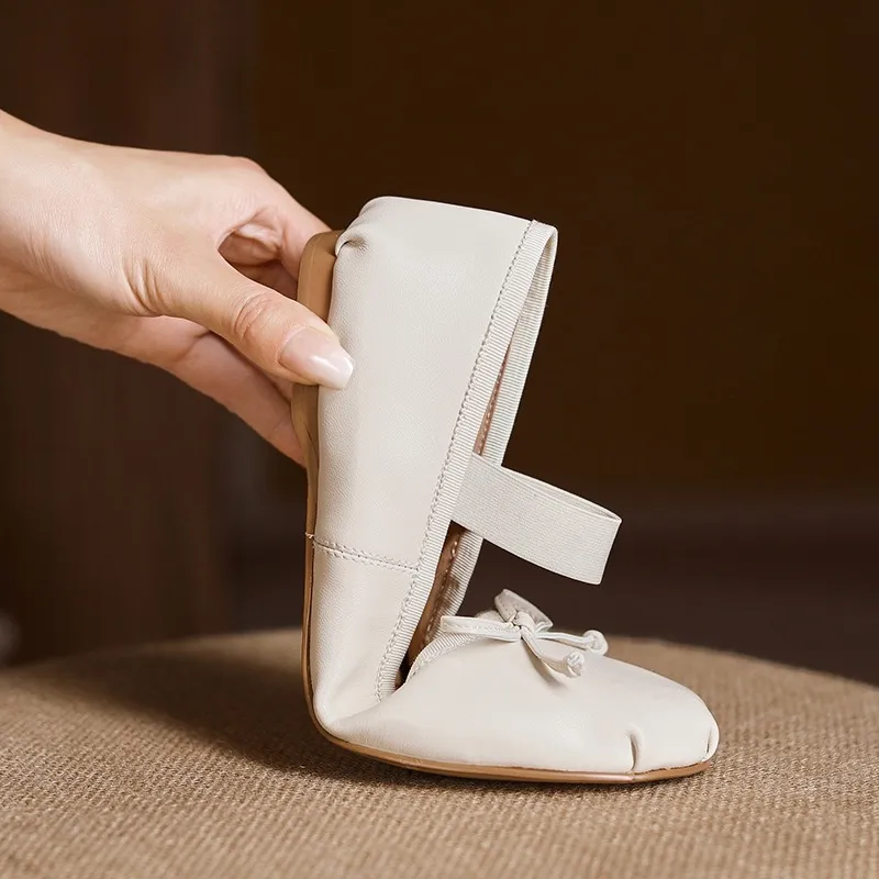 Stylish, soft, elegant ballet flats, perfect for spring and autumn, featuring round toes and bows.