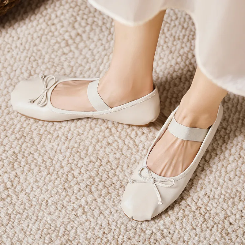 Stylish, soft, elegant ballet flats, perfect for spring and autumn, featuring round toes and bows.