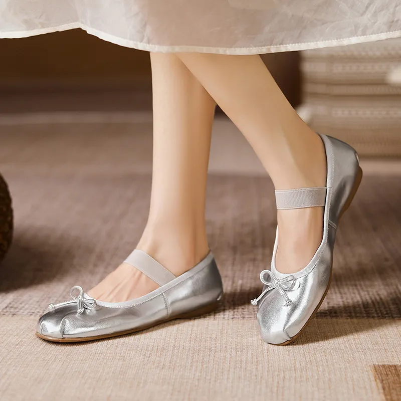 Stylish, soft, elegant ballet flats, perfect for spring and autumn, featuring round toes and bows.