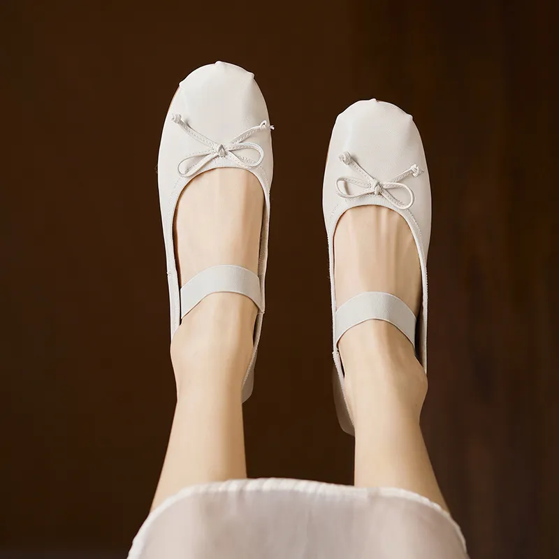 Stylish, soft, elegant ballet flats, perfect for spring and autumn, featuring round toes and bows.